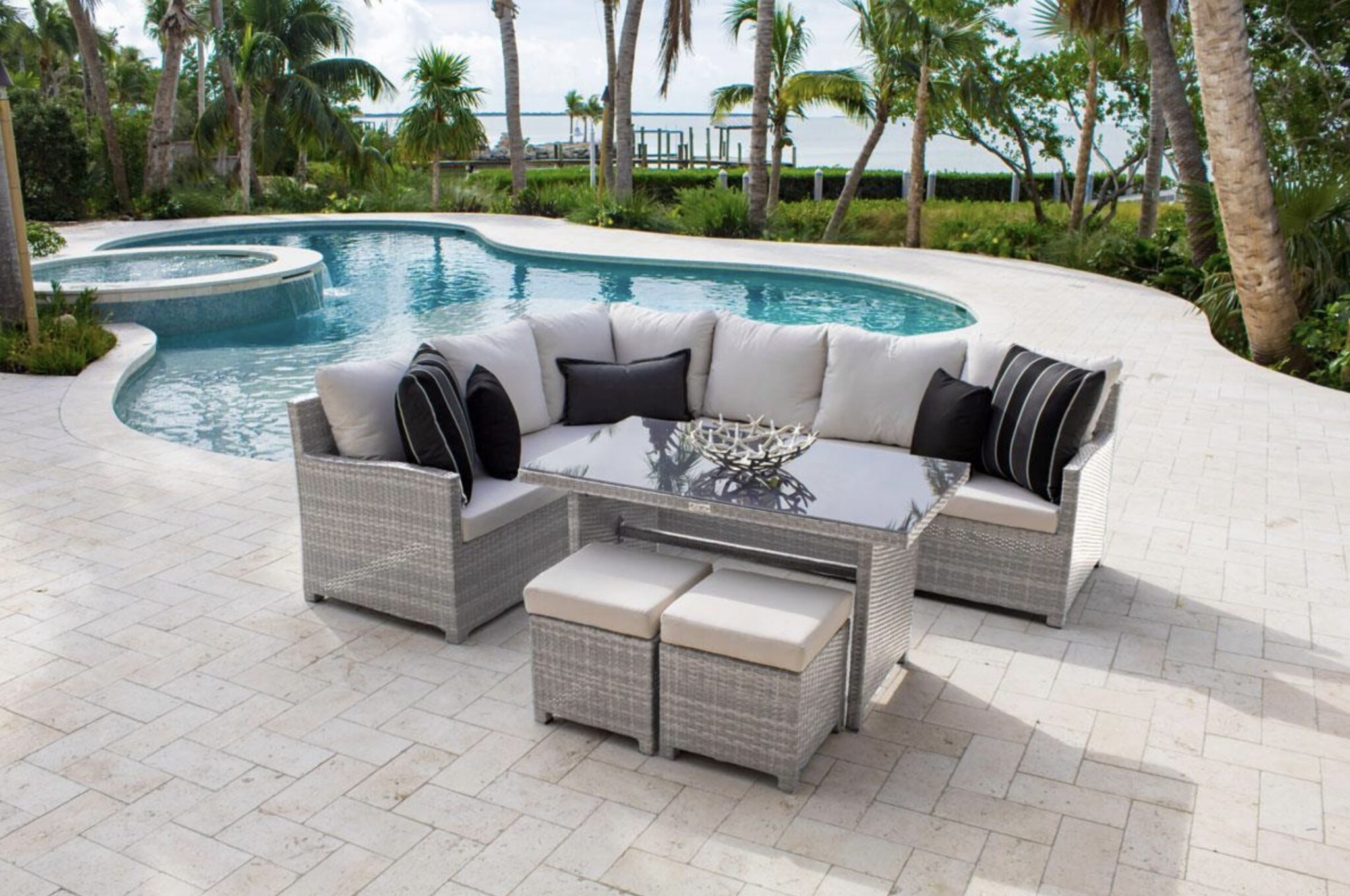 Ergonomic Outdoor Living Compact Set